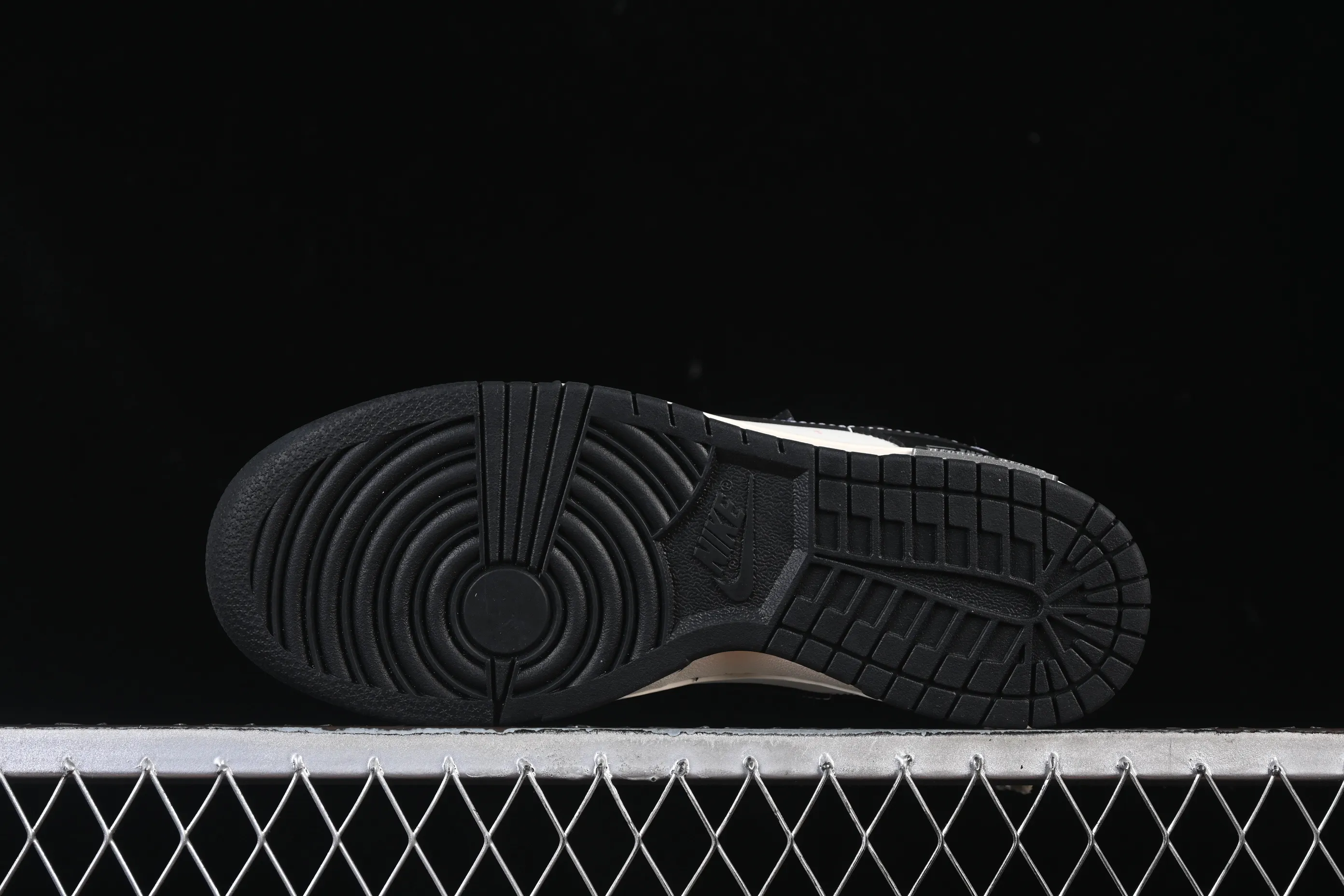 All categories Nk SB Dunk Series Nk SB Dunk Low High-end customized low-top sneakers Nike SB Dunk Low strap customization low-top casual sneakers DD1391-100